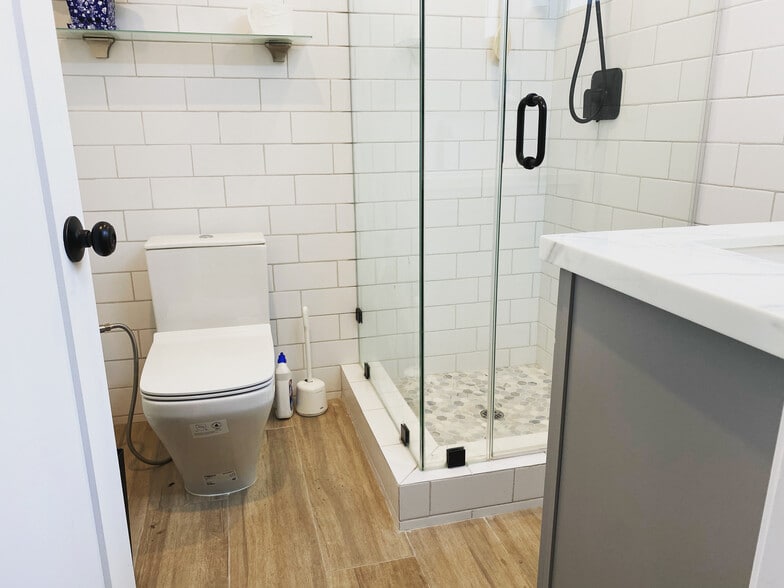 Bathroom - 4420 W 63rd St
