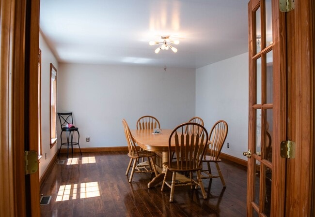 Building Photo - Beautiful Spacious Single-Family Home in Beaver Hills | 8-bed 3.5-bath