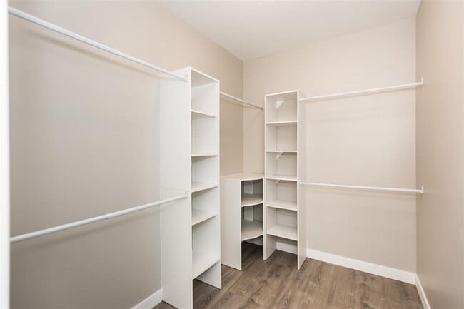 Building Photo - Stunning Home, Great Neighborhood!