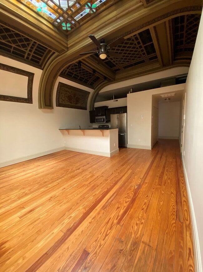 Building Photo - 10 E Main St