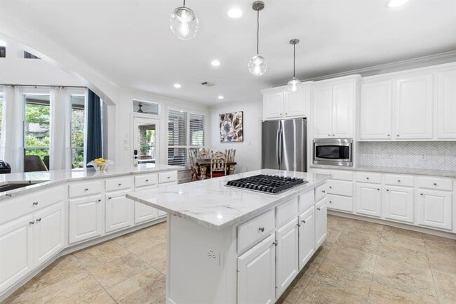 Building Photo - 99 W Hullwood Cir