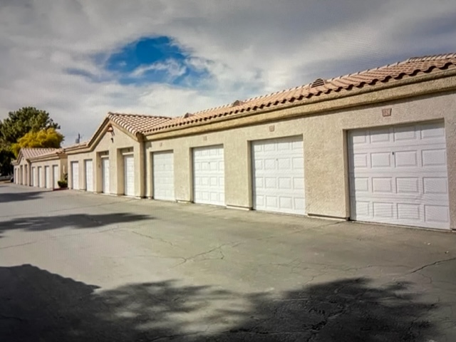 Building Photo - 6480 Annie Oakley Dr