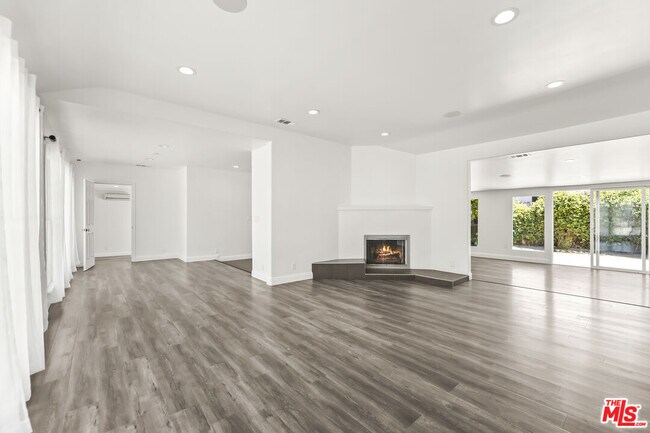 Building Photo - 23046 Leonora Dr