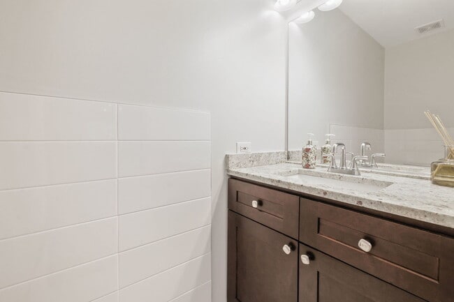 Building Photo - 3074 Renard Ln