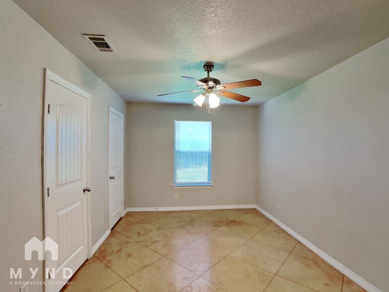 Building Photo - 236 Walnut Bend Rd