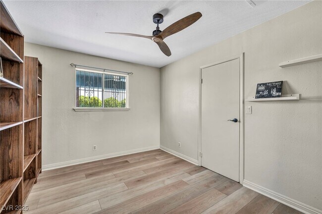 Building Photo - 1601 Eaton Dr