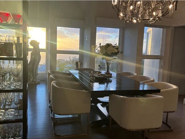 Building Photo - Azari PM-Juccuzi- half acre luxurious landscape-fully chic furniture -  massive lot , 18 fruit tr...