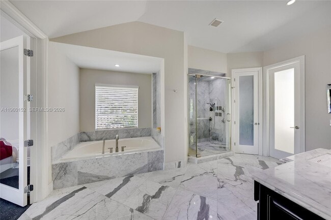 Building Photo - 520 N Pkwy