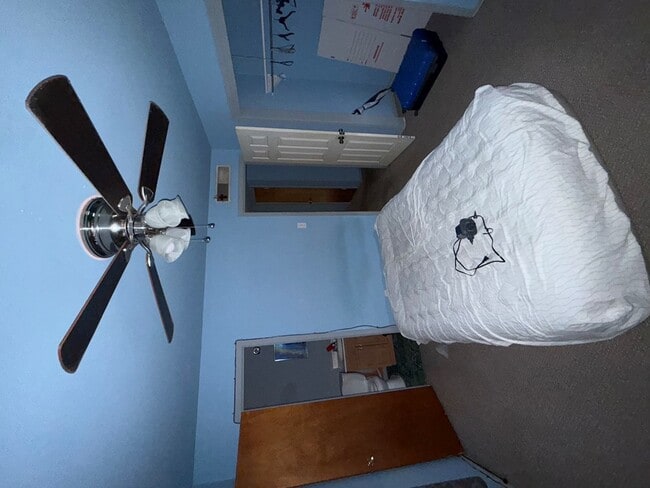 Building Photo - 401 N Ave C