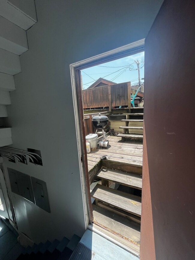 Building Photo - 2041 W McLean Ave