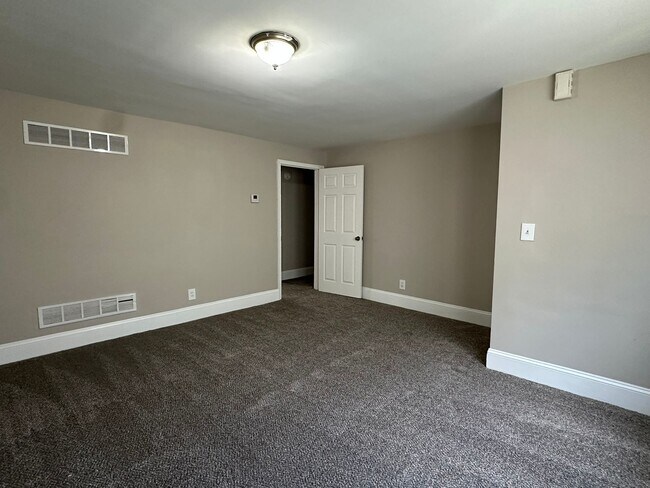Building Photo - 3706 Erdman Ave