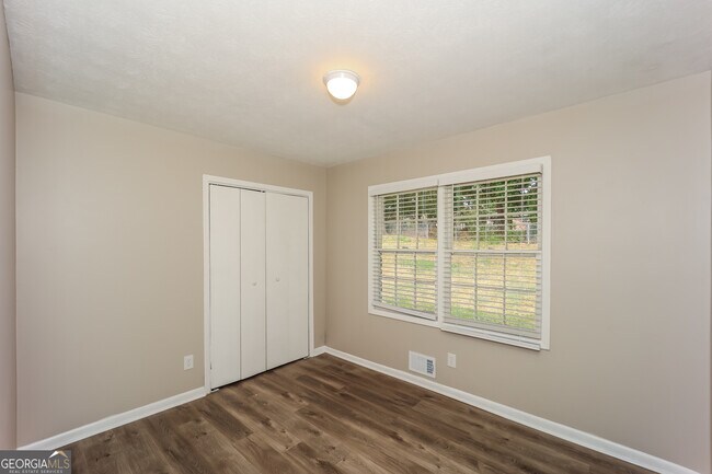 Building Photo - 5348 The Savoy