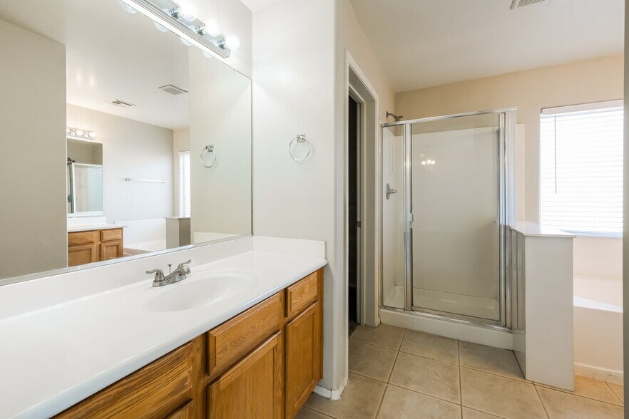 Building Photo - 11457 W Rio Vista Ln