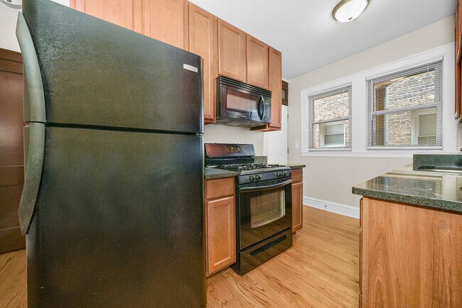 Building Photo - 1929 Grove Ave