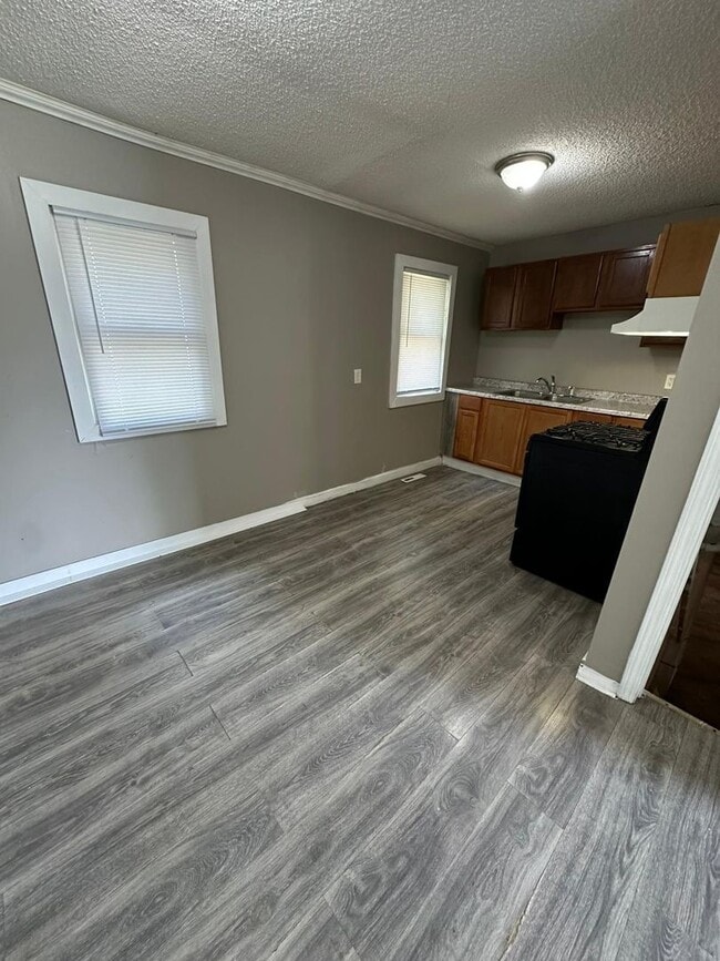Building Photo - 3 bedroom 1 bath