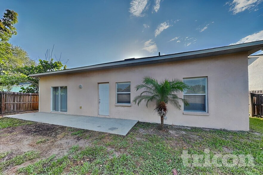 Building Photo - 13305 Silvercreek Dr