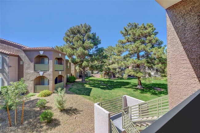 Building Photo - 2121 Blue Breeze Dr