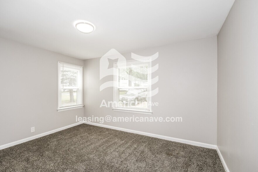 Building Photo - 1112 Bakewell Dr