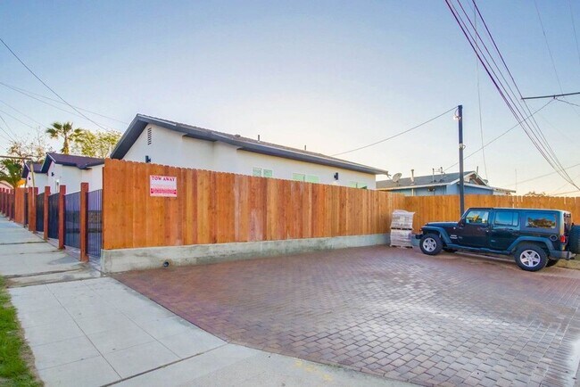 Building Photo - 1602 S 38th St
