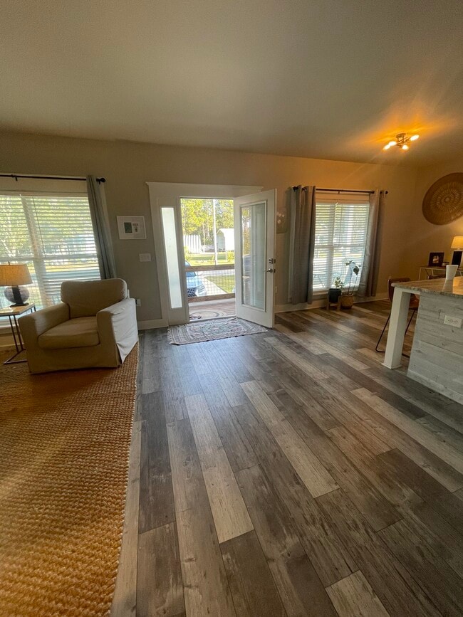 Building Photo - 105 1st St