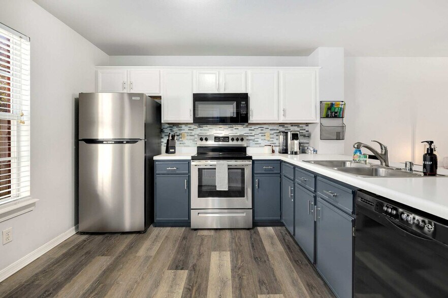 Building Photo - 1222 N Iron Horse Dr