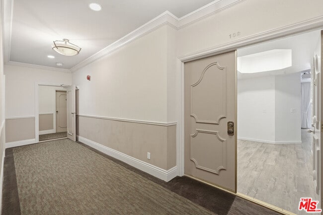 Building Photo - 1557 S Beverly Glen Blvd