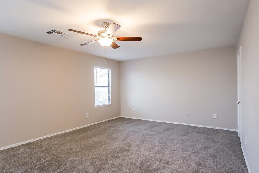 Building Photo - 2809 E Cherry Hills Dr