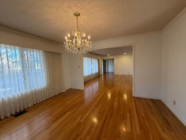 Building Photo - Beautiful home in Southwest Reno's Lake Ridge Shores East!