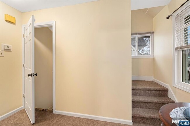 Building Photo - 53 Poplar Ave