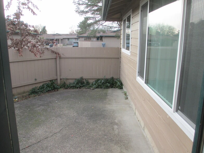 Building Photo - 3322 NE Lancaster St