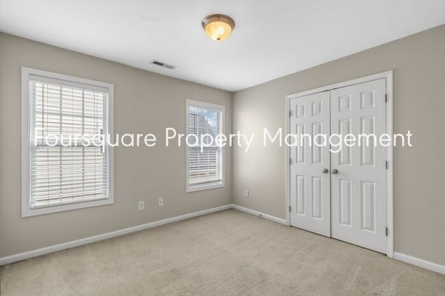 Building Photo - Single Family Home| 1st Floor Master Bedro...