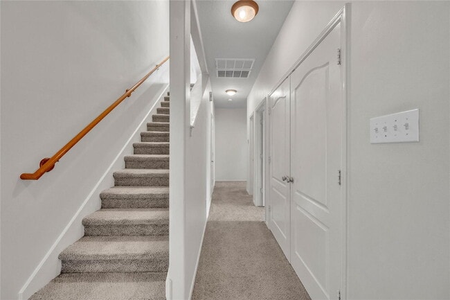 Building Photo - Spacious 3-Story Heights Rental Near 610 & 19th St