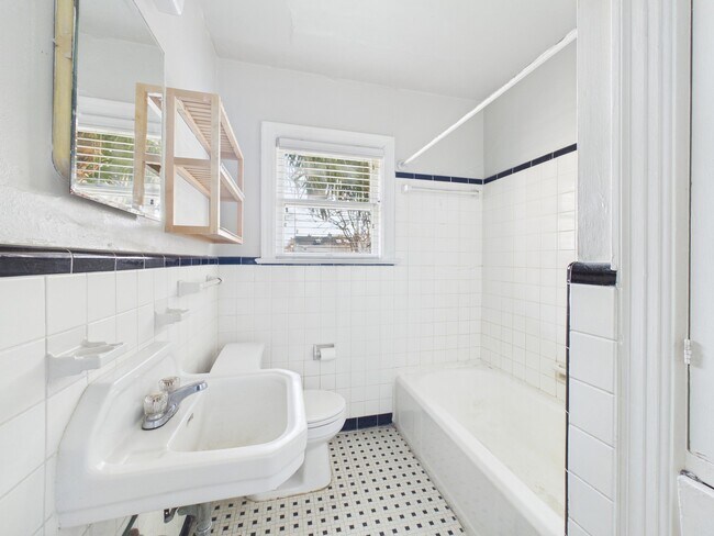 Building Photo - 1920 Richmond Ave.