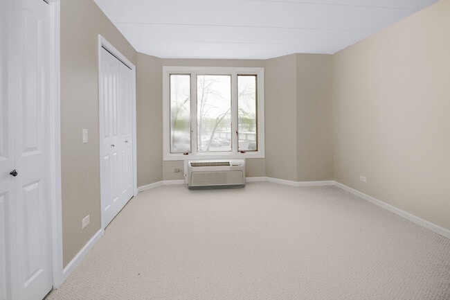 Building Photo - 1 Renaissance Pl