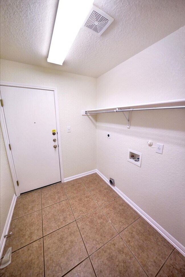 Building Photo - Stunning  Home in the Highly Sought-After ...