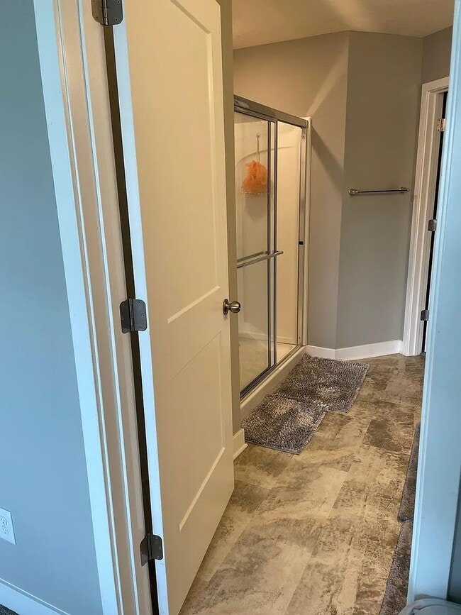 Building Photo - Awesome woodbury townhouse available!