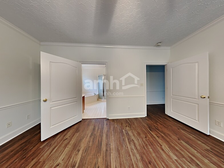 Building Photo - 6207 Chester Cv