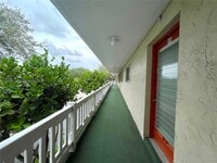 Building Photo - 3571 Inverrary Dr