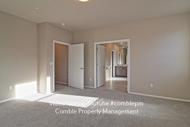 Building Photo - 8815 NE 199th Pl