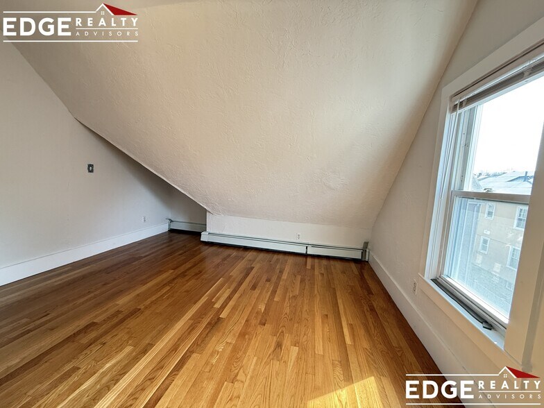 Building Photo - 49 Gardena St