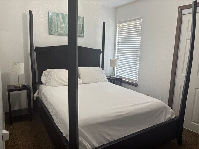 Building Photo - Modern Comfort in NE OKC – 3 Bed, 2.5 Bath...