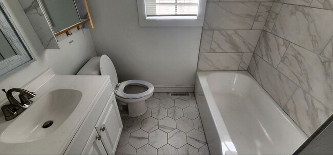 Building Photo - 504 N Arendell Ave