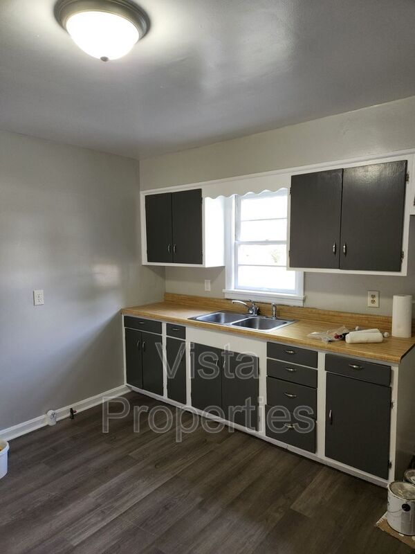 Building Photo - 1402 Fayette Dr
