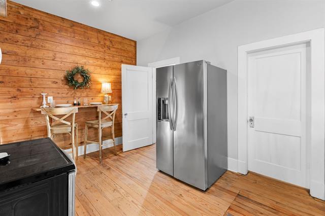 Building Photo - 915 N Center St