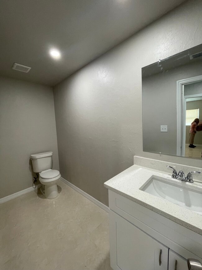 Building Photo - 11430-32 Kimble Dr - Quad