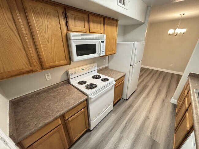 Building Photo - Beautiful 1Bed/1Bath/1Car 2nd floor Condo located in the beautiful Tuscano Gated Community!