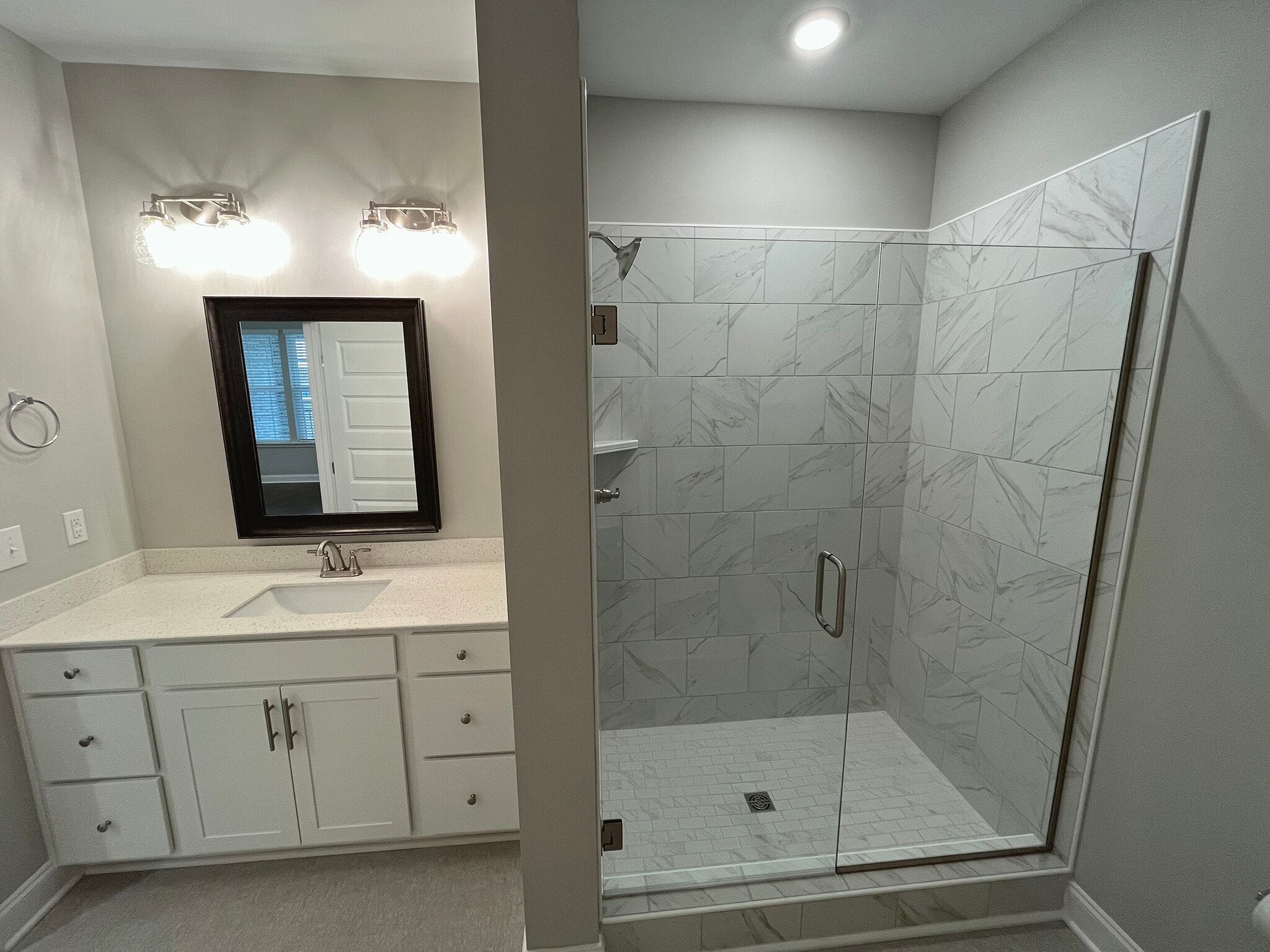 Vanity and Shower - 4000 Shadow Green Dr