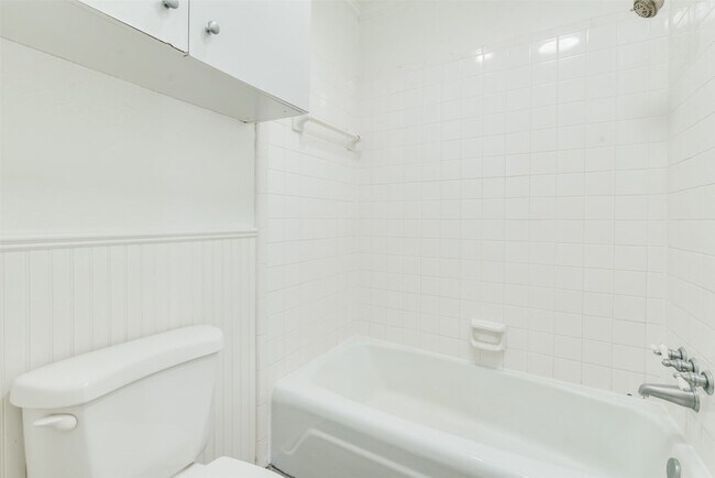 Building Photo - 2229 Mimosa Dr