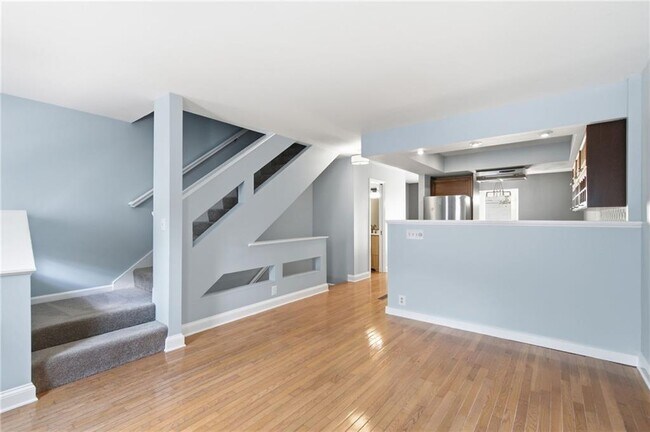 Building Photo - 856 St Charles Ave NE