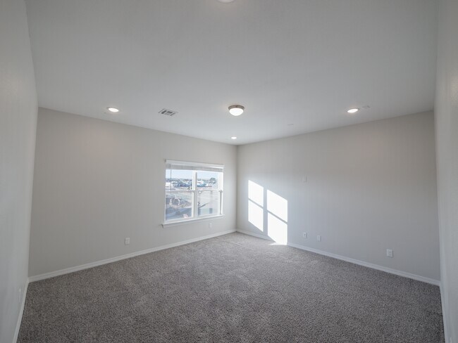 Building Photo - 917 Ada Ln